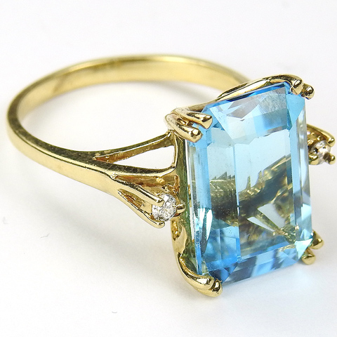 10 kt Gold Real Blue Topaz and Real Diamonds Finger Ring 